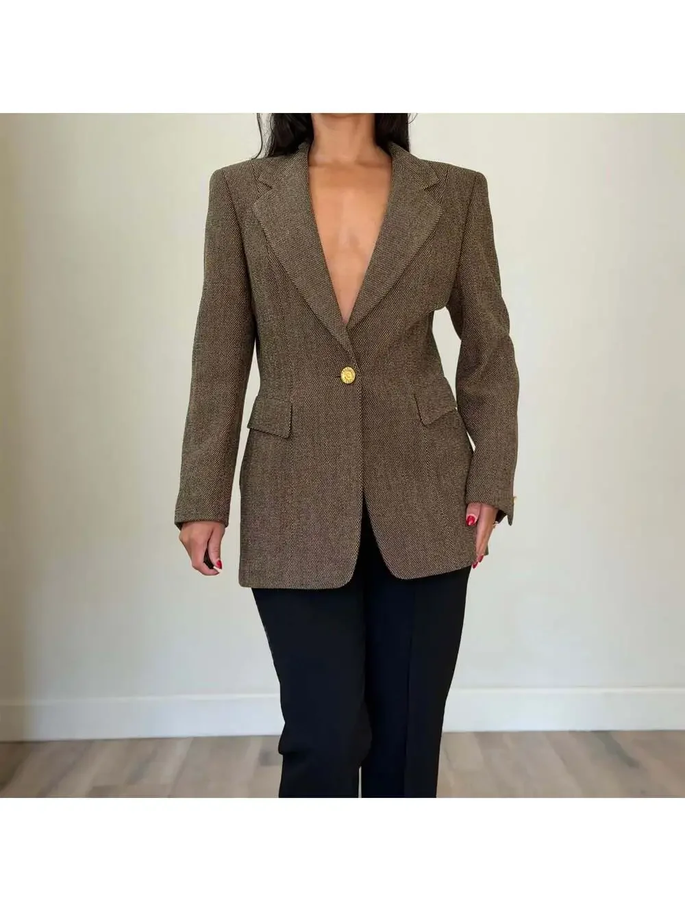 Escada - Picture 5 of 8